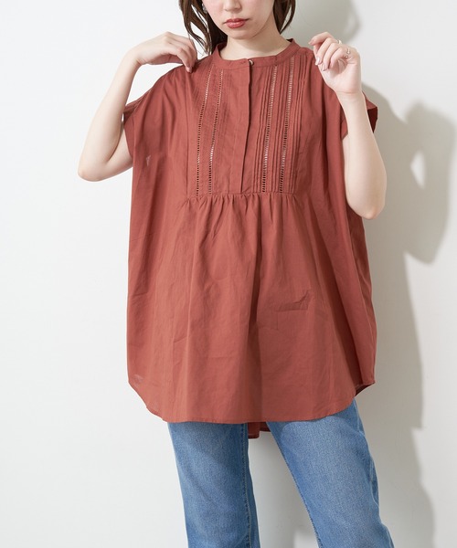 natural couture(ナチュラルクチュール)の「ヨークピンタック×レースコットンチュニック(シャツ/ブラウス・レディース・オフホワイト/ブラック/ブルー/レッド・FREE)」の1枚目の写真