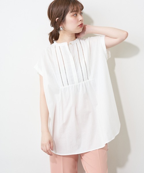 natural couture(ナチュラルクチュール)の「ヨークピンタック×レースコットンチュニック(シャツ/ブラウス・レディース・オフホワイト/ブラック/ブルー/レッド・FREE)」の2枚目の写真