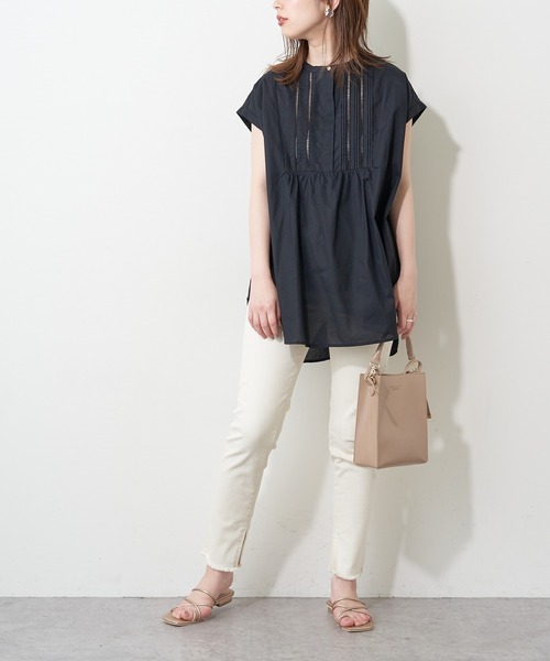 natural couture(ナチュラルクチュール)の「ヨークピンタック×レースコットンチュニック(シャツ/ブラウス・レディース・オフホワイト/ブラック/ブルー/レッド・FREE)」の14枚目の写真