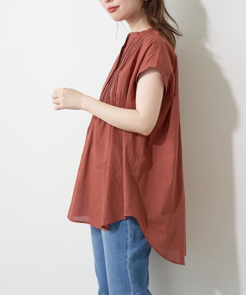 natural couture(ナチュラルクチュール)の「ヨークピンタック×レースコットンチュニック(シャツ/ブラウス・レディース・オフホワイト/ブラック/ブルー/レッド・FREE)」の21枚目の写真