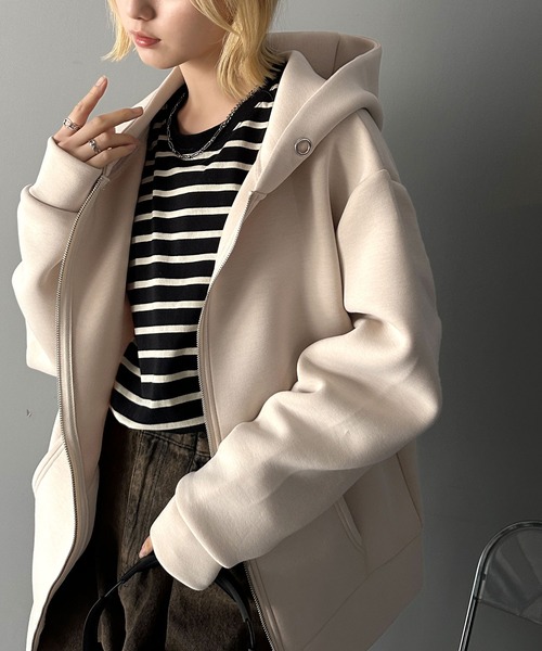 classicalelf(クラシカルエルフ)の「マシュマロ触感!ロングシーズン使えるダンボールbigシルエット オーバーサイズ ジップパーカー(パーカー・レディース・ブラック/ベージュ/モカ・MEDIUM/LARGE/X-LARGE/SMALL)」の10枚目の写真