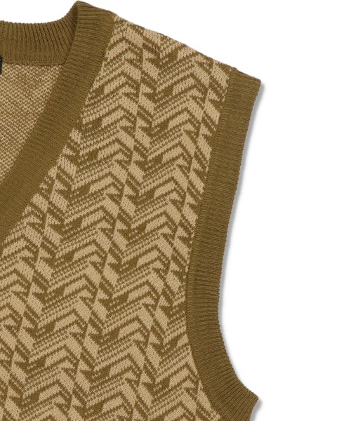 SPINNS（スピンズ）の「フロントボタン アクリル ジャガードニットベスト（ベスト・レディース・ネイビー/ブラック/グリーン・ONESIZE）」の16枚目の写真