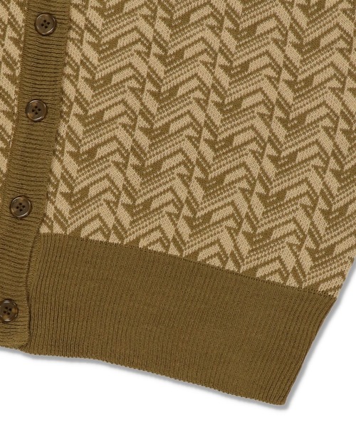 SPINNS（スピンズ）の「フロントボタン アクリル ジャガードニットベスト（ベスト・レディース・ネイビー/ブラック/グリーン・ONESIZE）」の17枚目の写真