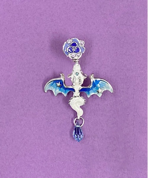 ANNA SUI(アナスイ)の「<Halloween collection>ドラゴンモチーフシングルピアス(ピアス(片耳用)・レディース・ブルー/パープル・ONE SIZE)」の5枚目の写真