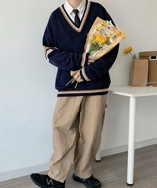 MGV（エムジーヴィー）の「Vネックダブルラインニットプルオーバー