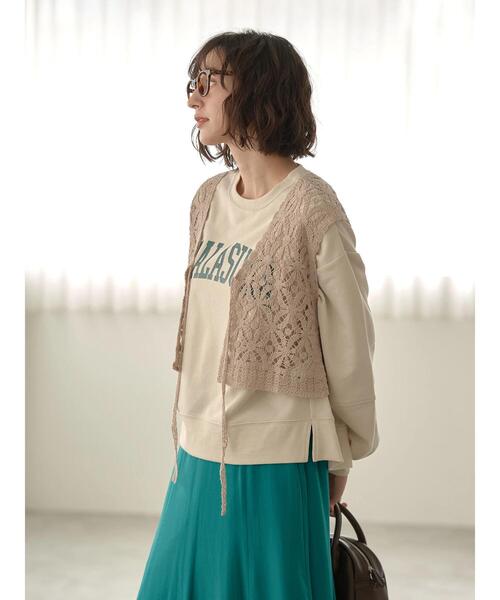 earth music&ecology（アースミュージックアンドエコロジー）の「幾何学フラワークロシェベスト＊（ベスト・レディース・ボルドー/ホワイト系その他2・FREE）」の4枚目の写真