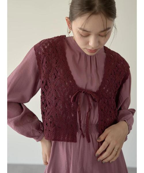 earth music&ecology（アースミュージックアンドエコロジー）の「幾何学フラワークロシェベスト＊（ベスト・レディース・ボルドー/ホワイト系その他2・FREE）」の19枚目の写真