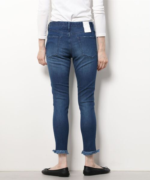 WHEIR(ウェア)の「WHEIR ハイパーストレッチクロップドデニムスキニー(デニムパンツ・レディース・ダークブラック/ダークインディゴブルー/ライトインディゴブルー/ワンウォッシュ・26/27/24/23/25)」の20枚目の写真