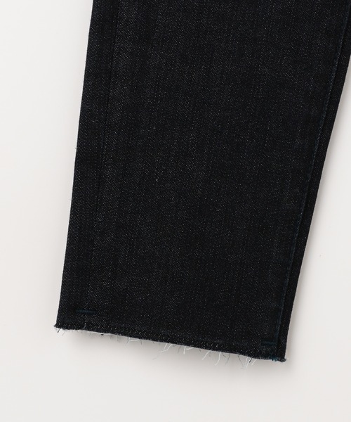 WHEIR(ウェア)の「WHEIR ハイパーストレッチクロップドデニムスキニー(デニムパンツ・レディース・ダークブラック/ダークインディゴブルー/ライトインディゴブルー/ワンウォッシュ・26/27/24/23/25)」の21枚目の写真
