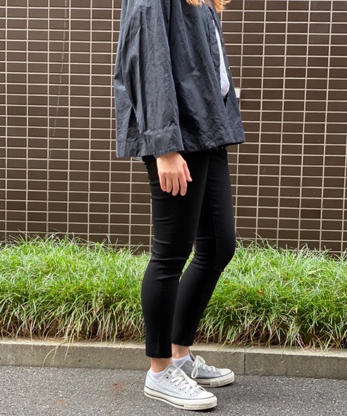WHEIR(ウェア)の「WHEIR ハイパーストレッチクロップドデニムスキニー(デニムパンツ・レディース・ダークブラック/ダークインディゴブルー/ライトインディゴブルー/ワンウォッシュ・26/27/24/23/25)」の19枚目の写真