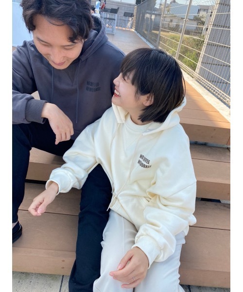 jumelle(ジュメロ)の「NCNWユニセックススウェット(スウェット・レディース・パープル/グレー/クリーム・LARGE/MEDIUM)」の6枚目の写真