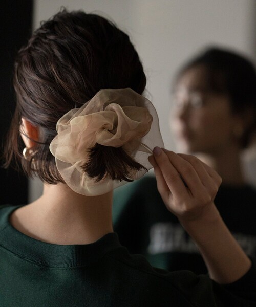 THE SHOP TK (ザ ショップ ティーケー )の「◆【Nerine】オーガンジーシュシュ(その他ヘアアクセサリー・レディース・ブラウン系その他/グリーン系/オレンジ・99)」の5枚目の写真