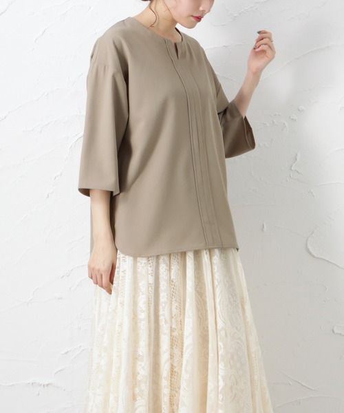 NAVY(ネイビー)の「麻ライクキーネックブラウス(Tシャツ/カットソー・レディース・グレイッシュベージュ/ブルー/ホワイト・フリー)」の5枚目の写真