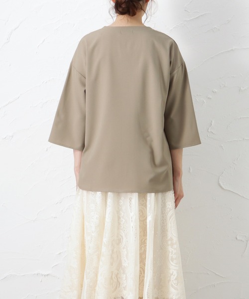 NAVY(ネイビー)の「麻ライクキーネックブラウス(Tシャツ/カットソー・レディース・グレイッシュベージュ/ブルー/ホワイト・フリー)」の8枚目の写真