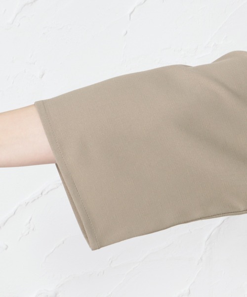 NAVY(ネイビー)の「麻ライクキーネックブラウス(Tシャツ/カットソー・レディース・グレイッシュベージュ/ブルー/ホワイト・フリー)」の11枚目の写真