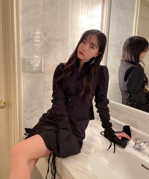 ANDGEEBEE(アンジービー)の「ドロストリボンワンピ(ワンピース・レディース・ホワイト×ブラック/ブラック・MEDIUM)」の2枚目の写真