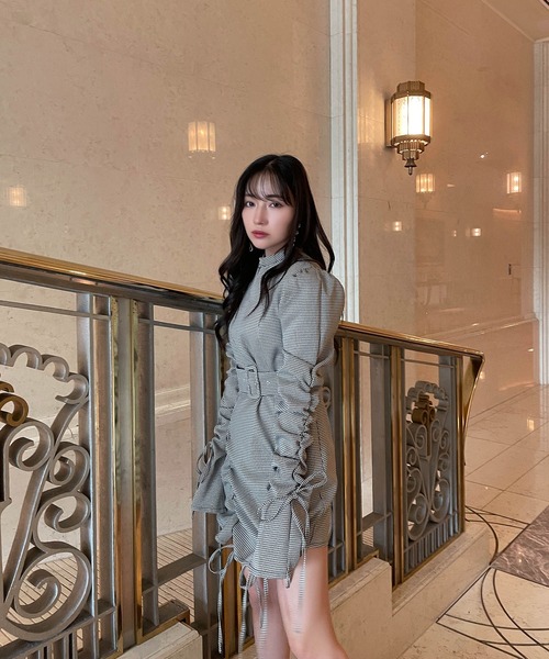 ANDGEEBEE(アンジービー)の「ドロストリボンワンピ(ワンピース・レディース・ホワイト×ブラック/ブラック・MEDIUM)」の5枚目の写真