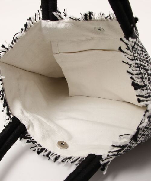 KOBE LETTUCE（コウベレタス）の「フリンジジャガードトートバッグ[B1469]（トートバッグ・レディース・オフホワイト/ベージュ系その他/ブラック系その他・FREE）」の4枚目の写真