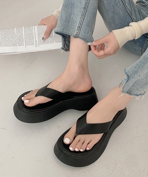 HALEY PESCA(ヘーリーペスカ)の「HALEY PESCA/厚底トング ビーチサンダル(サンダル・レディース・ホワイト/ブラック/ブラウン・36/38)」の1枚目の写真