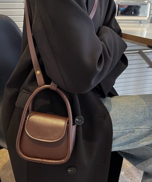 .KOM(ドットコム)の「A'GEM/9 × .kom『.kom/ドットケーオーエム』ミニ クロス ショルダーバッグ(ショルダーバッグ・レディース・ホワイト/ブラック/ブラウン/ブルー・FREE)」の3枚目の写真