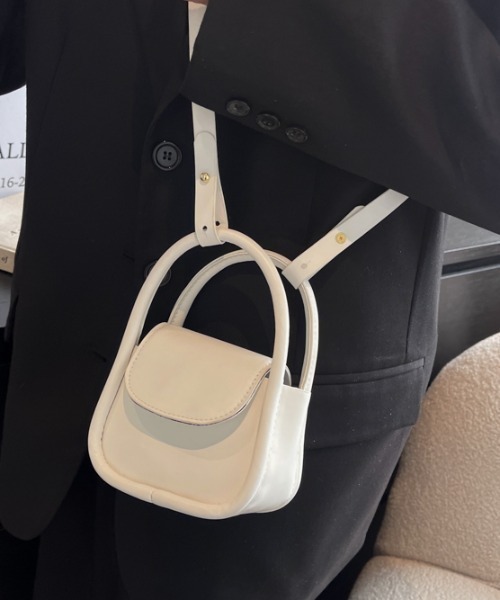 .KOM(ドットコム)の「A'GEM/9 × .kom『.kom/ドットケーオーエム』ミニ クロス ショルダーバッグ(ショルダーバッグ・レディース・ホワイト/ブラック/ブラウン/ブルー・FREE)」の8枚目の写真