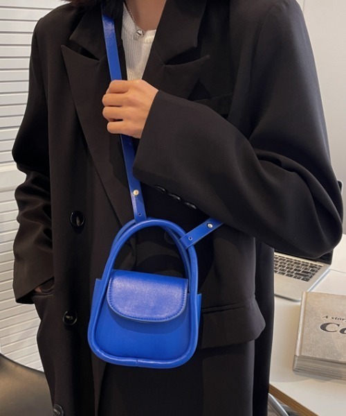.KOM(ドットコム)の「A'GEM/9 × .kom『.kom/ドットケーオーエム』ミニ クロス ショルダーバッグ(ショルダーバッグ・レディース・ホワイト/ブラック/ブラウン/ブルー・FREE)」の6枚目の写真