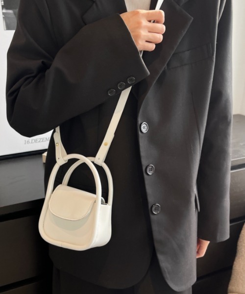 .KOM(ドットコム)の「A'GEM/9 × .kom『.kom/ドットケーオーエム』ミニ クロス ショルダーバッグ(ショルダーバッグ・レディース・ホワイト/ブラック/ブラウン/ブルー・FREE)」の13枚目の写真