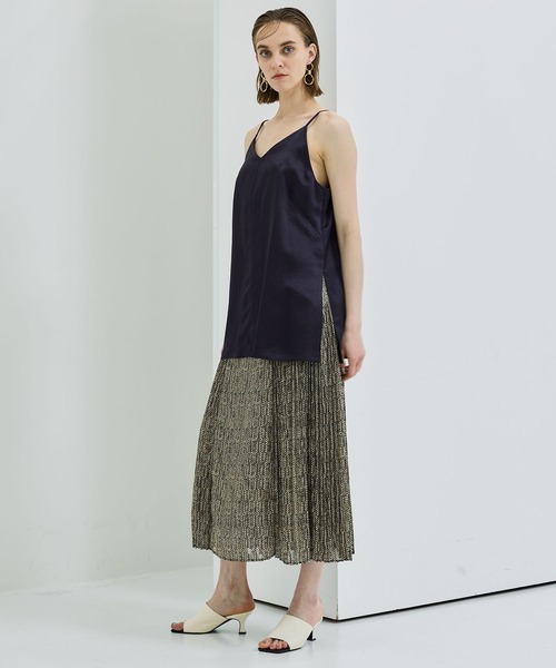 city(シティ)の「【CITY】ソフトリンクルサテンロングキャミソール(キャミソール・レディース・ネイビー/ブラウン・FREE)」の13枚目の写真