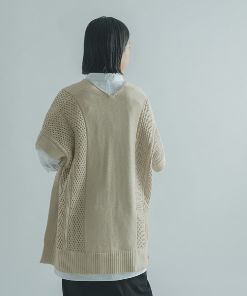 FORK&SPOON(フォークアンドスプーン)の「FORK&SPOON 編地切替ニットベスト(ニット/セーター・レディース・チャコールグレー/ライトベージュ・1)」の22枚目の写真
