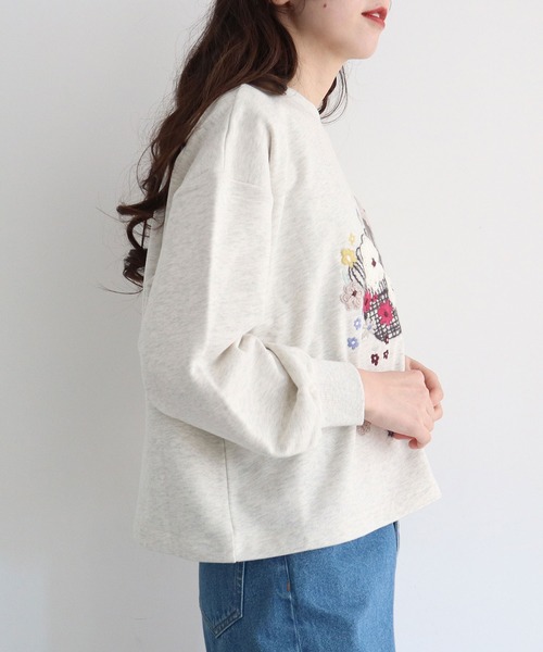 l'atelier du savon(アトリエドサボン)の「こぼれるカゴのお花 毛糸刺繍PO(Tシャツ/カットソー・レディース・アイボリー/チャコールグレー・FREE)」の4枚目の写真
