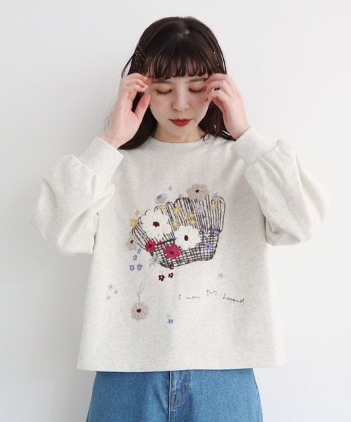 l'atelier du savon(アトリエドサボン)の「こぼれるカゴのお花 毛糸刺繍PO(Tシャツ/カットソー・レディース・アイボリー/チャコールグレー・FREE)」の5枚目の写真