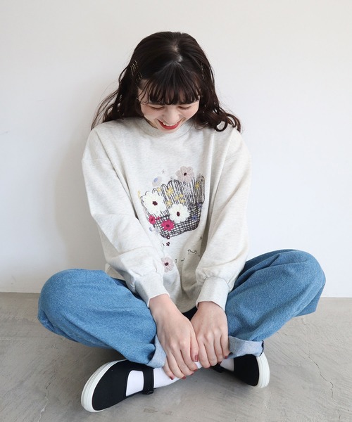 l'atelier du savon(アトリエドサボン)の「こぼれるカゴのお花 毛糸刺繍PO(Tシャツ/カットソー・レディース・アイボリー/チャコールグレー・FREE)」の8枚目の写真