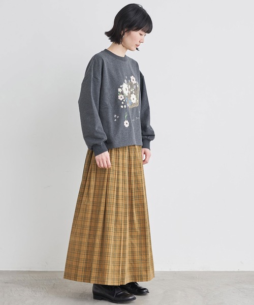 l'atelier du savon(アトリエドサボン)の「こぼれるカゴのお花 毛糸刺繍PO(Tシャツ/カットソー・レディース・アイボリー/チャコールグレー・FREE)」の14枚目の写真