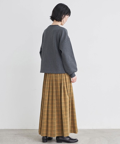 l'atelier du savon(アトリエドサボン)の「こぼれるカゴのお花 毛糸刺繍PO(Tシャツ/カットソー・レディース・アイボリー/チャコールグレー・FREE)」の16枚目の写真