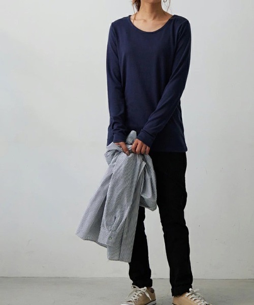 and it_(アンドイット)の「Uネックプルオーバー(Tシャツ/カットソー・レディース・ブラック/グレイッシュベージュ/ブラウン/チャコール/ネイビー・M-L)」の14枚目の写真