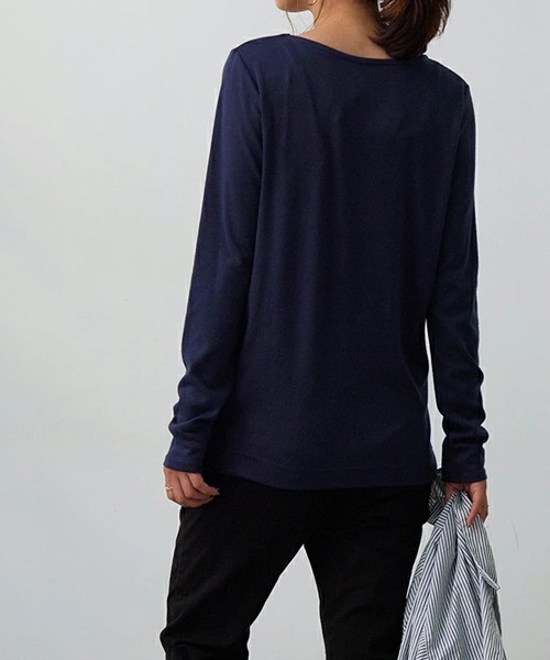 and it_(アンドイット)の「Uネックプルオーバー(Tシャツ/カットソー・レディース・ブラック/グレイッシュベージュ/ブラウン/チャコール/ネイビー・M-L)」の15枚目の写真