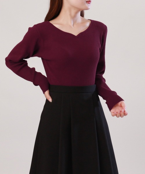 TRUDEA（トルディア）の「viscoseハートネックリブニット（ニット/セーター・レディース・ワイン/ベージュ/グレイッシュベージュ/ブラウン/ピンクベージュ・MEDIUM/LARGE）」の2枚目の写真