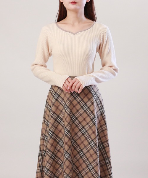 TRUDEA（トルディア）の「viscoseハートネックリブニット（ニット/セーター・レディース・ワイン/ベージュ/グレイッシュベージュ/ブラウン/ピンクベージュ・MEDIUM/LARGE）」の10枚目の写真