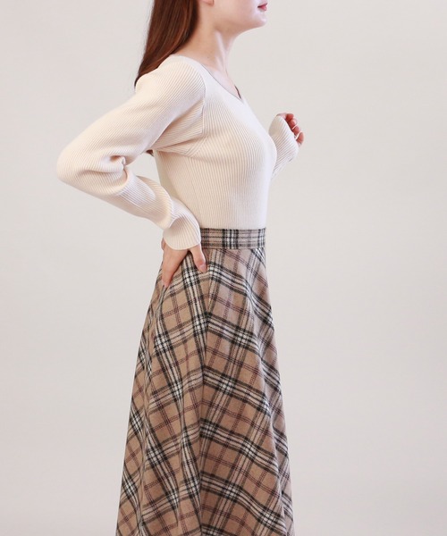 TRUDEA（トルディア）の「viscoseハートネックリブニット（ニット/セーター・レディース・ワイン/ベージュ/グレイッシュベージュ/ブラウン/ピンクベージュ・MEDIUM/LARGE）」の11枚目の写真