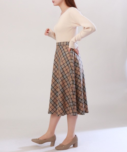 TRUDEA（トルディア）の「viscoseハートネックリブニット（ニット/セーター・レディース・ワイン/ベージュ/グレイッシュベージュ/ブラウン/ピンクベージュ・MEDIUM/LARGE）」の13枚目の写真