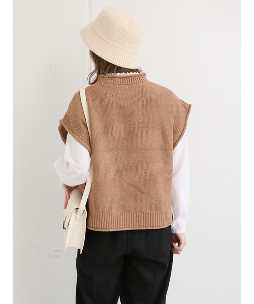 ehka sopo（エヘカソポ）の「パッチワークケーブルニットベスト（ベスト・レディース・ブラック/モカ/キナリ・ﾌﾘ-）」の9枚目の写真