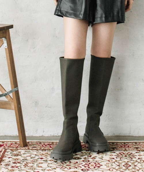 Flugge（フラッジー）の「volume sole long boots/ボリュームソールロングブーツ（ブーツ・レディース・アイボリー/カーキ・24cm/24.5cm/22.5cm/23cm/23.5cm/25cm）」の2枚目の写真