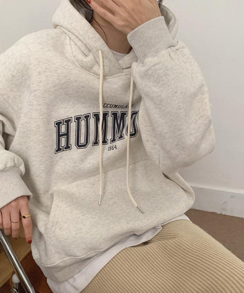 DAY CLOSET(デイ クローゼット)の「レディース 裏起毛オーバーサイズドロップショルダーカレッジロゴスウェット(スウェット・レディース・グレー/オートミール/ネイビー・ONE SIZE)」の10枚目の写真