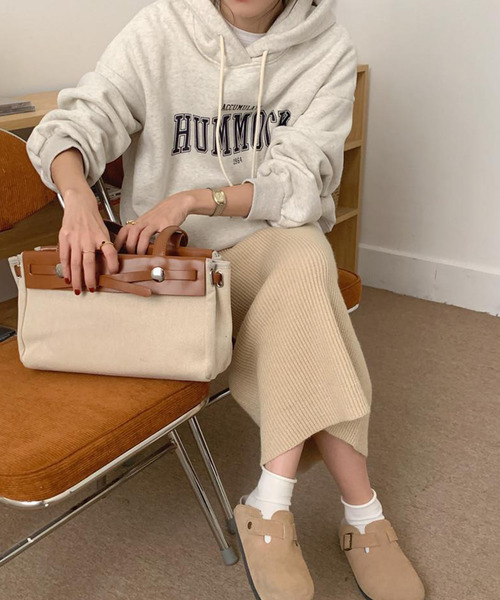 DAY CLOSET(デイ クローゼット)の「レディース 裏起毛オーバーサイズドロップショルダーカレッジロゴスウェット(スウェット・レディース・グレー/オートミール/ネイビー・ONE SIZE)」の12枚目の写真