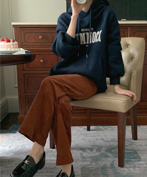 DAY CLOSET(デイ クローゼット)の「レディース 裏起毛オーバーサイズドロップショルダーカレッジロゴスウェット(スウェット・レディース・グレー/オートミール/ネイビー・ONE SIZE)」の17枚目の写真