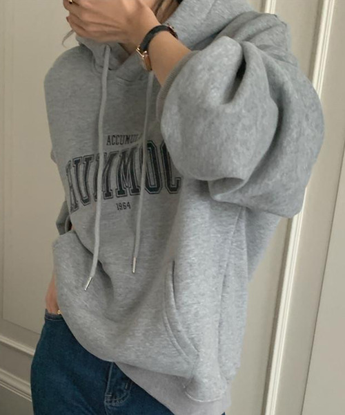 DAY CLOSET(デイ クローゼット)の「レディース 裏起毛オーバーサイズドロップショルダーカレッジロゴスウェット(スウェット・レディース・グレー/オートミール/ネイビー・ONE SIZE)」の5枚目の写真