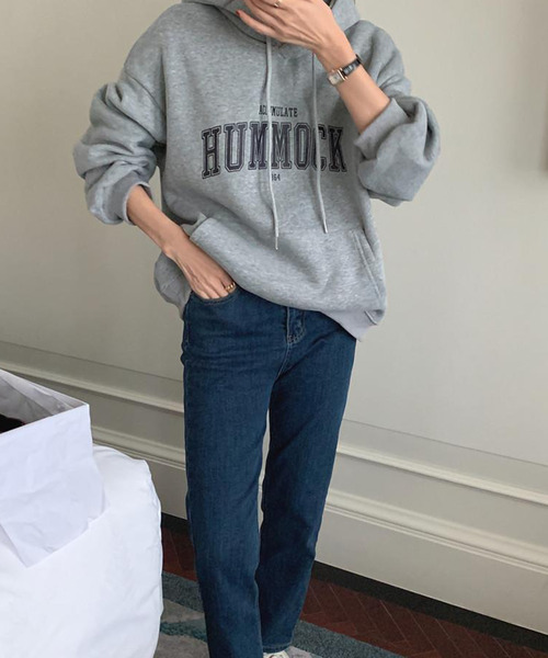 DAY CLOSET(デイ クローゼット)の「レディース 裏起毛オーバーサイズドロップショルダーカレッジロゴスウェット(スウェット・レディース・グレー/オートミール/ネイビー・ONE SIZE)」の8枚目の写真