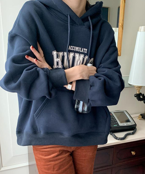 DAY CLOSET(デイ クローゼット)の「レディース 裏起毛オーバーサイズドロップショルダーカレッジロゴスウェット(スウェット・レディース・グレー/オートミール/ネイビー・ONE SIZE)」の20枚目の写真