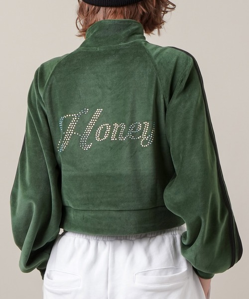 SPINNS(スピンズ)の「【セットアップ対応商品】HONEYロゴ ベロア素材ショート丈ハーフジップパーカー(スウェット・レディース・ブラック/カーキ/ピンク/ブラウン/ラベンダー・ONESIZE)」の4枚目の写真