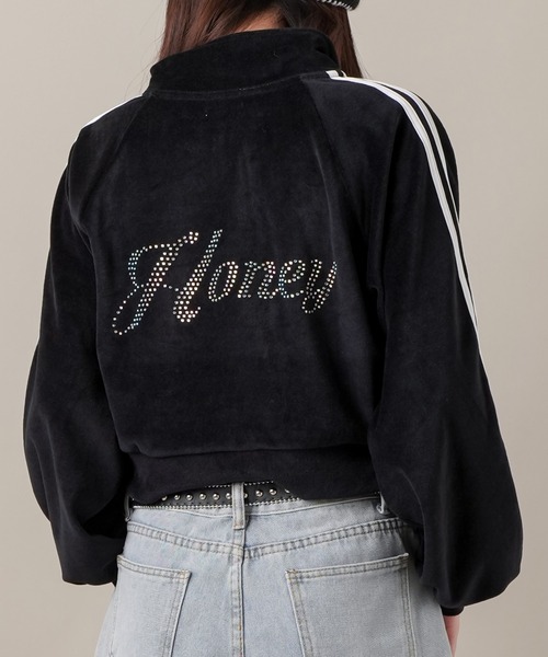 SPINNS(スピンズ)の「【セットアップ対応商品】HONEYロゴ ベロア素材ショート丈ハーフジップパーカー(スウェット・レディース・ブラック/カーキ/ピンク/ブラウン/ラベンダー・ONESIZE)」の7枚目の写真